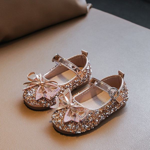 Μοντέρνα παπούτσια για κορίτσια με μπροκάρ και κορδέλα