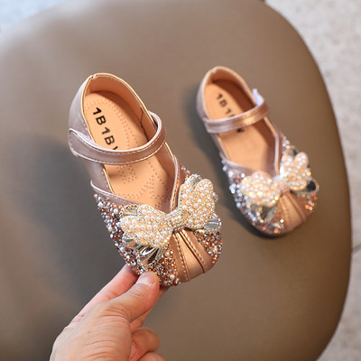 Uus paela ja läikiva efektiga kevadkingad