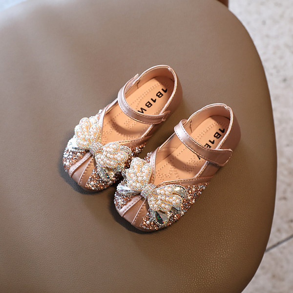 Uus paela ja läikiva efektiga kevadkingad