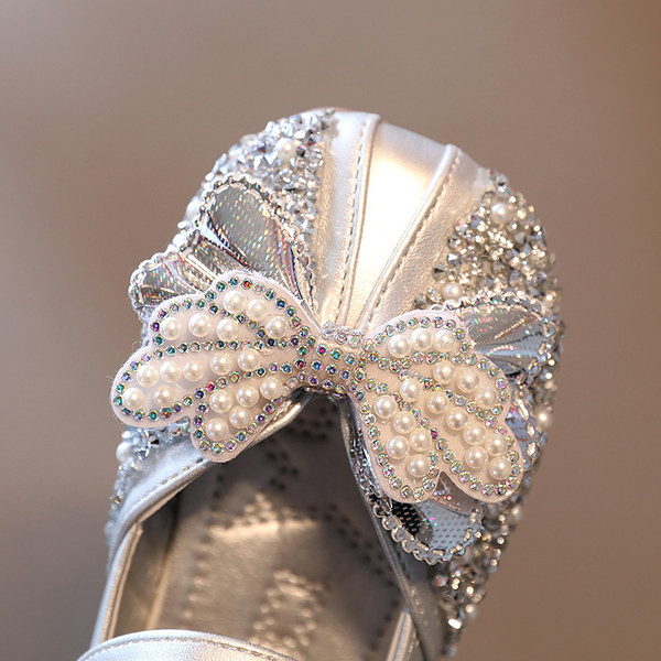 Uus paela ja läikiva efektiga kevadkingad