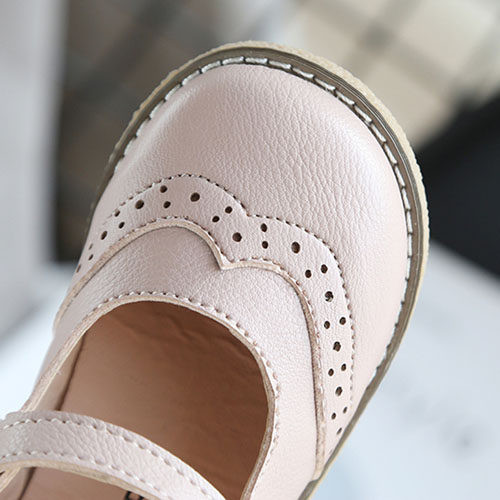 Pandlaga nahast lastejalatsid-tüdrukutele