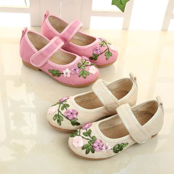 Uus mudel tikandiga lastesussid tüdrukutele