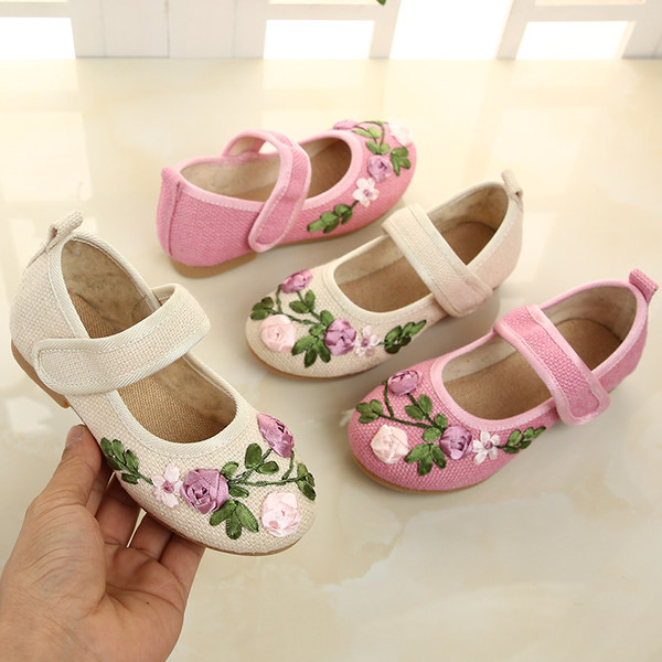 Uus mudel tikandiga lastesussid tüdrukutele