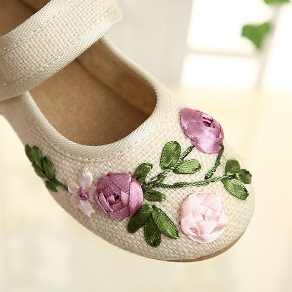 Uus mudel tikandiga lastesussid tüdrukutele