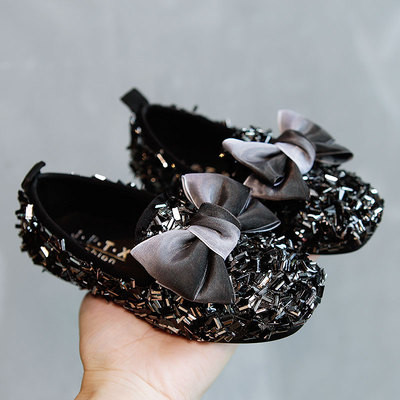 Ležerne ženske cipele s kamenčićima i trakom