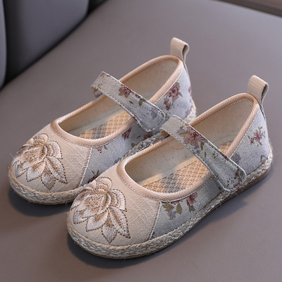 Tikandi ja takjakinnitusega vabaajajalatsid tüdrukutele