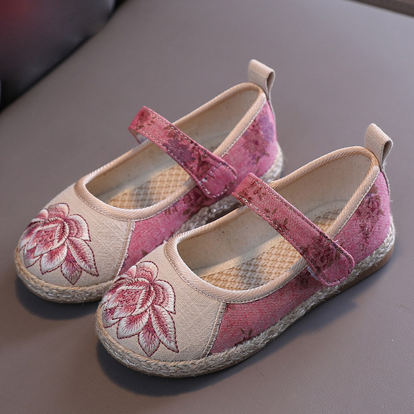 Tikandi ja takjakinnitusega vabaajajalatsid tüdrukutele