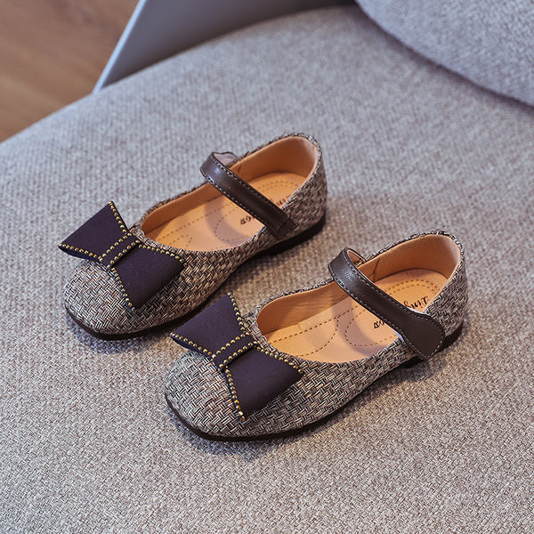 Novi model proljetnih tekstilnih cipela sa trakom