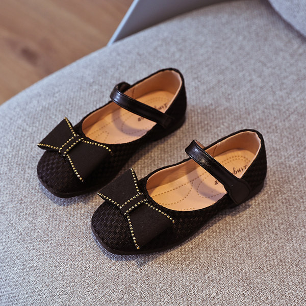 Novi model proljetnih tekstilnih cipela sa trakom