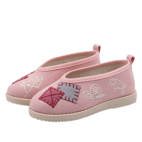 Jauns bērnu apavu modelis ar izšuvumu un plakanu zoli