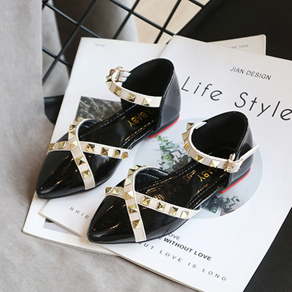 Metallist neetidega laste teravatipulised kingad