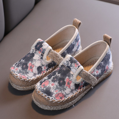 Πολύχρωμα παιδικά παπούτσια με στερέωση velcro και λουλουδάτο μοτίβο