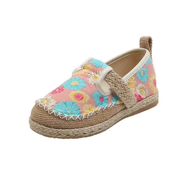 Lillemustriga lastejalatsid tüdrukutele