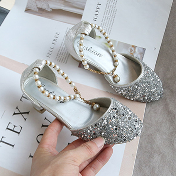 Novi model dječje obuće sa perlicama i ukrasnim kamenčićima