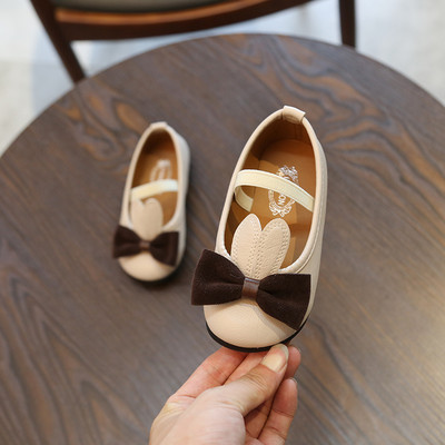 Uus mudel lastejalatsite tüüpi paela ja 3D elemendiga sussid