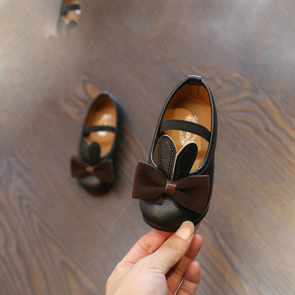 Uus mudel lastejalatsite tüüpi paela ja 3D elemendiga sussid