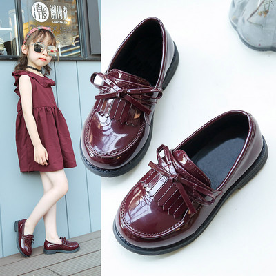 Laste ümarad paelaga lakknahast kingad