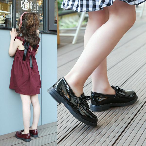 Laste ümarad paelaga lakknahast kingad