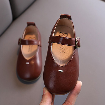 Metallist pandlaga vabaaja nahast kingad tüdrukutele