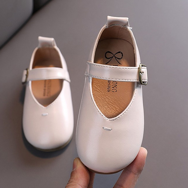 Metallist pandlaga vabaaja nahast kingad tüdrukutele