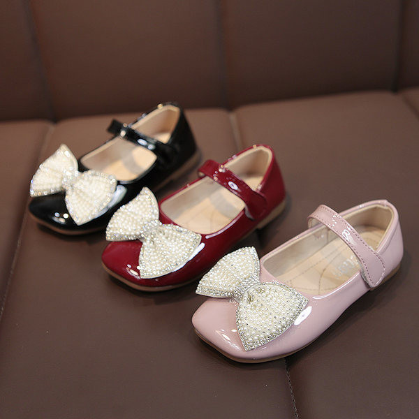 Παιδικά παπούτσια με επίπεδη σόλα και κορδέλα μεπέρλες