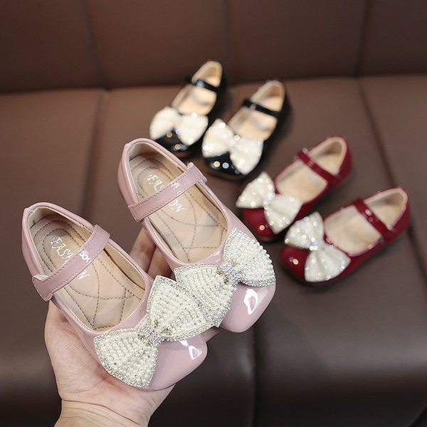 Παιδικά παπούτσια με επίπεδη σόλα και κορδέλα μεπέρλες