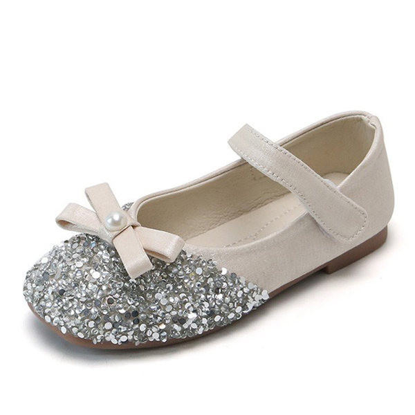 Παιδικά παπούτσια με γυαλιστερό εφέ και κορδέλες