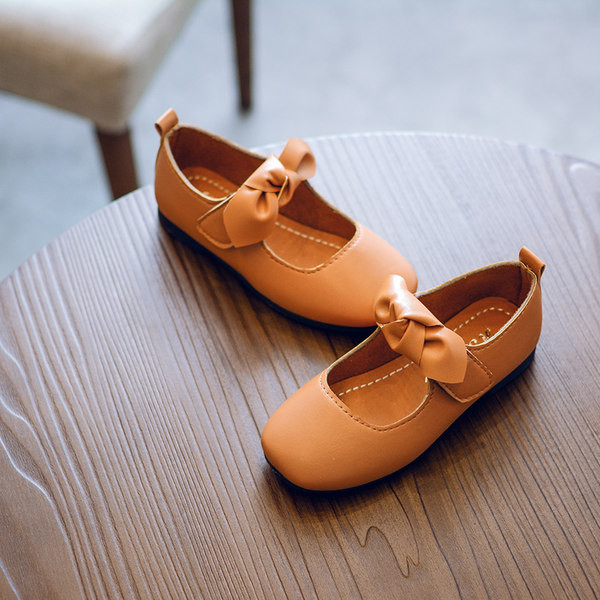 Mūsdienīgi bērnu ādas apavi ar lenti meitenēm