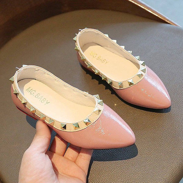 Bērnu noapaļoti mākslīgās ādas apavi ar metāla kniedēm