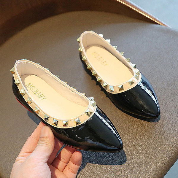 Bērnu noapaļoti mākslīgās ādas apavi ar metāla kniedēm