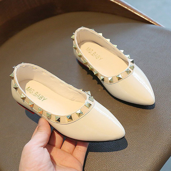 Bērnu noapaļoti mākslīgās ādas apavi ar metāla kniedēm