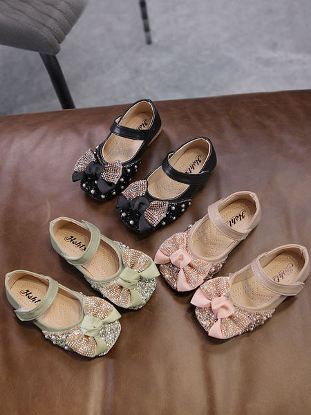 Moderne dječje cipele s perlama i trakom