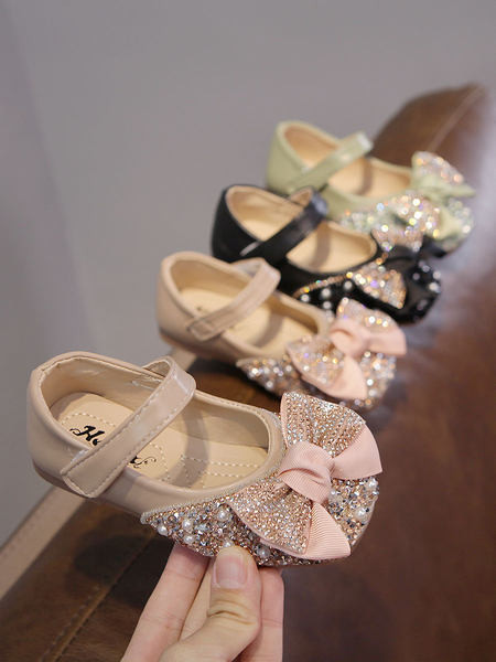 Moderne dječje cipele s perlama i trakom