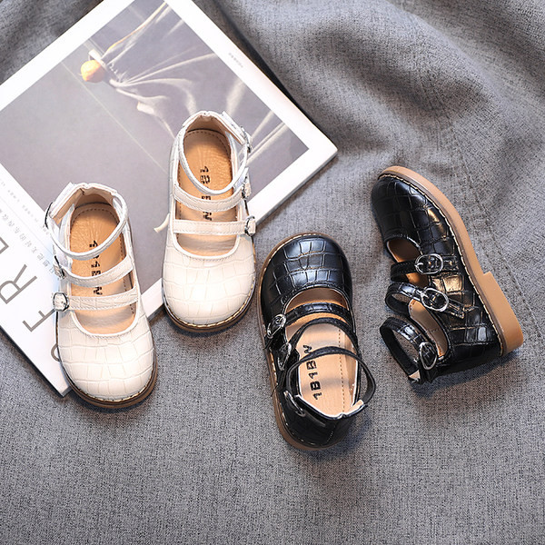 Bērnu lakādas kurpes ar sprādzēm