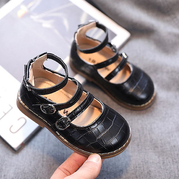 Bērnu lakādas kurpes ar sprādzēm