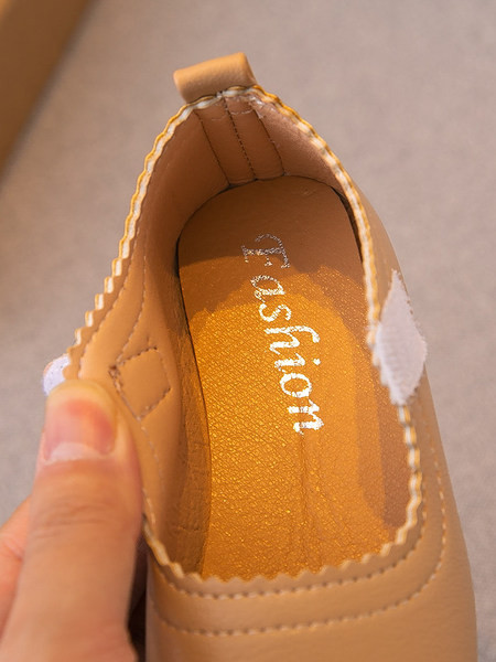 Aktuāli bērnu ādas apavi meitenēm