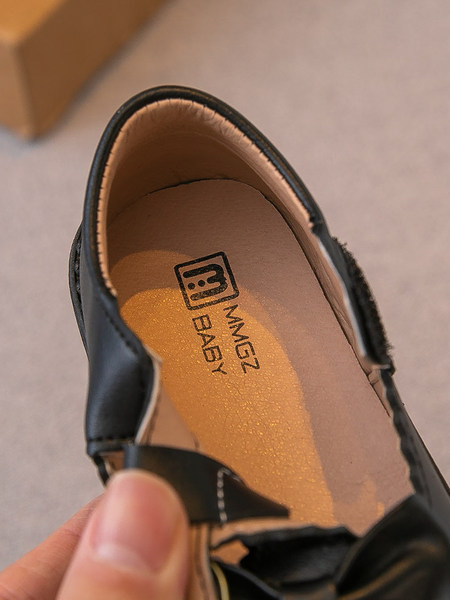 Ādas bērnu apavi ar lenti un sprādzi