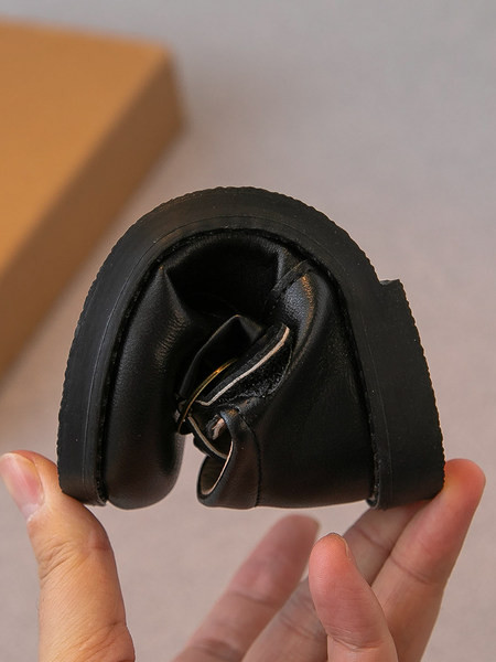 Ādas bērnu apavi ar lenti un sprādzi