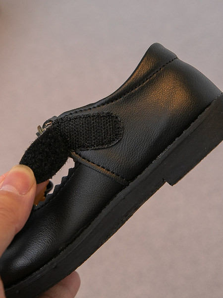 Ādas bērnu apavi ar lenti un sprādzi