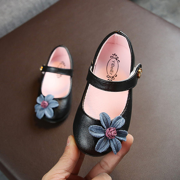 Bērnu ādas apavi ar 3D ziedu un plakanu zoli