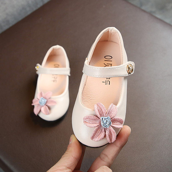 Bērnu ādas apavi ar 3D ziedu un plakanu zoli