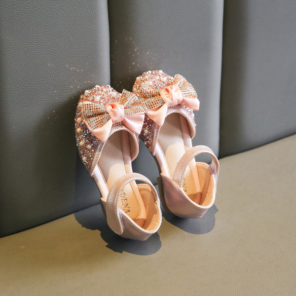 Ikdienas bērnu sandales ar lentu un spīdīgu efektu divās krāsās