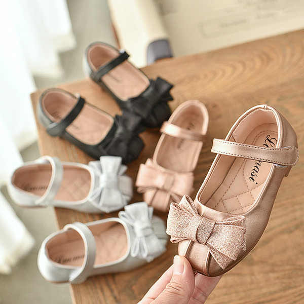 Modes ādas apavi meitenēm ar spīdīgu lentīti