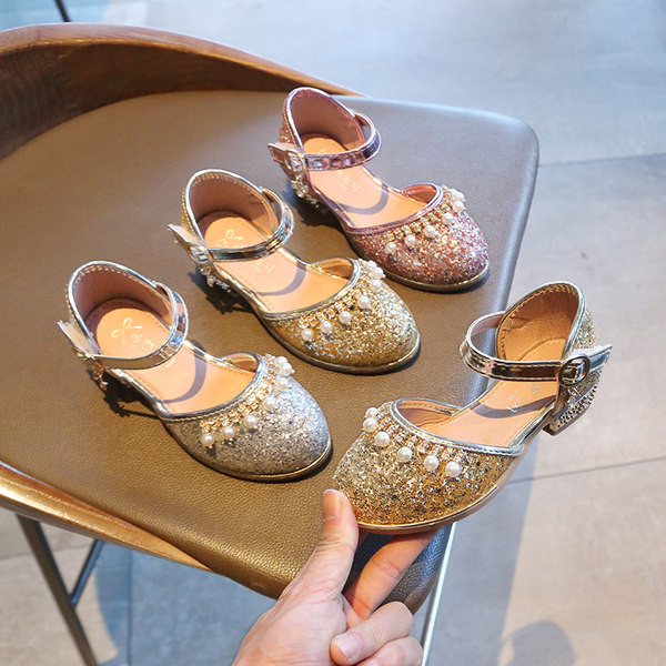 Vasaras apavi meitenēm ar brokātu un pērlēm