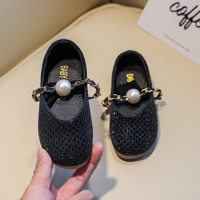 Metallist keti ja pärliga lastejalatsid