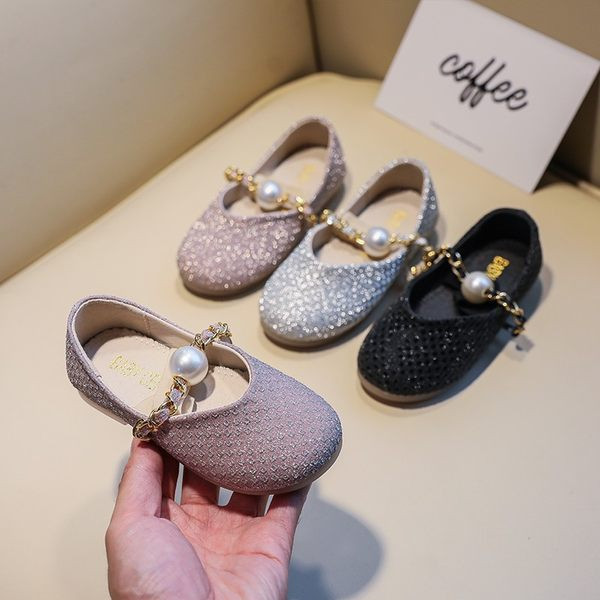 Metallist keti ja pärliga lastejalatsid