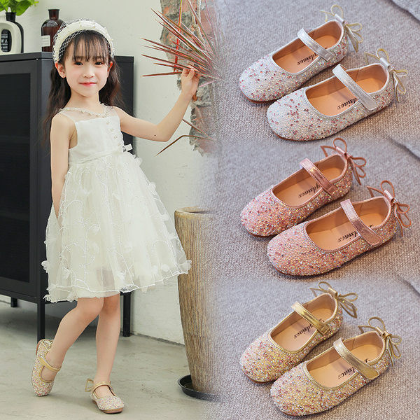 Novi model zaobljenih cipela za djevojčicu sa sjajnim efektom