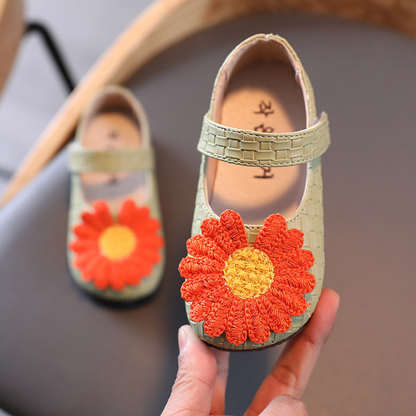 Dječje casual cipele od eko kože i vezenog cvijeta
