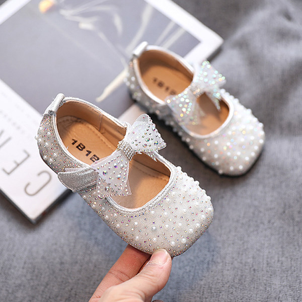 Μοντέρνα παιδικά παπούτσια με πέτρες και κορδέλες