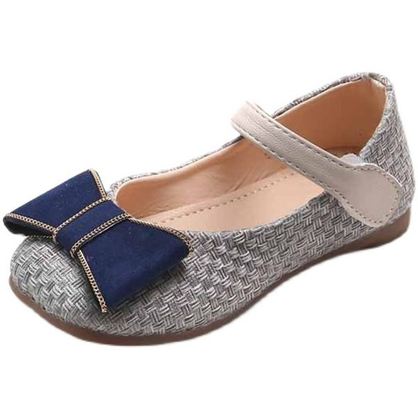 Takjakinnituse ja paelaga lastejalatsid